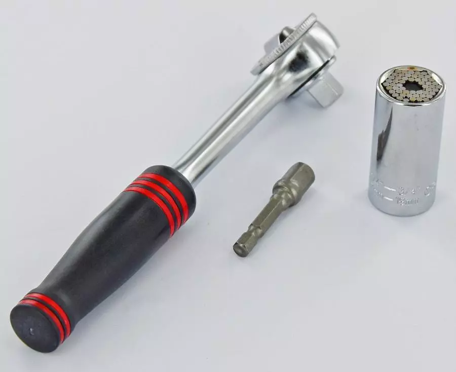 Clé à cliquet TIVOLY + douille universelle + 1 porte douille - 11501420002 Clé à cliquet TIVOLY + douille universelle + 1 porte douille - 11501420002